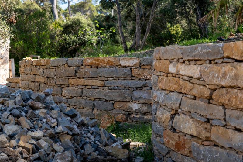 Pourquoi un muret en pierres change tout dans l'aménagement extérieur ?