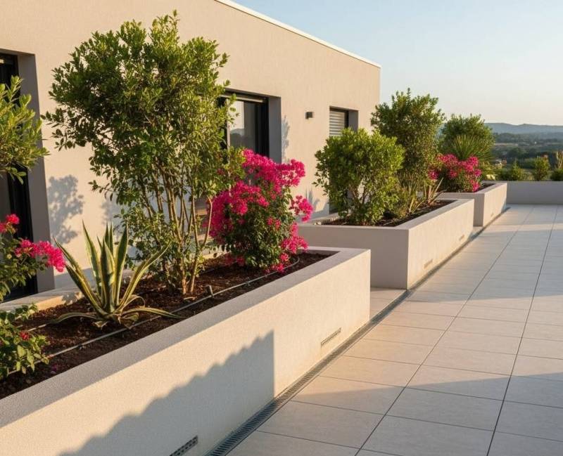 Réalisation de jardinières maçonnées avec évacuation intégrée et finition enduit lissé à Aubagne 13400, Bouches-du-Rhône